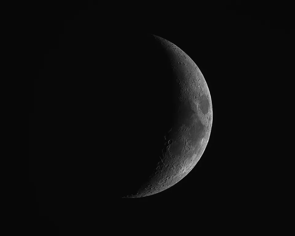 The Moon (24% Illumination): astrophotograph by Pete Lawrence